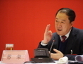 Su Rong, ancien haut responsable du Parti communiste chinois, prend la parole lors d’un meeting à Nanchang, province du Jiangxi, le 1er février 2012. Su Rong est l’un des trois hauts fonctionnaires récemment démis de leurs fonctions au sein du Parti dans la campagne de lutte contre la corruption. (STR/AFP/Getty Images)
