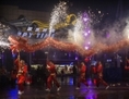 16 février 2015 à Pékin: des artistes chinois présentent  une danse du dragon dans un parc lors des célébrations du Nouvel An. Des dizaines d’internautes chinois ont fait circuler une pétition appelant à annuler la diffusion du Gala du Nouvel An de la chaîne de télévision officielle CCTV. Ils condamnent  le contenu discriminatoire et sexiste de ce programme. (Kevin Frayer/Getty Images)
