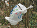 Chaque année, huit milliards de sacs en plastique finissent comme déchets dans l’environnement de l’Union européenne. (Matt Cardy/Getty Images) 
