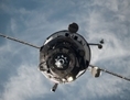 Sur cette photo du 5 février 2014 fournie par la NASA, un véhicule d’approvisionnement approche de la station spatiale internationale. Mercredi 29 avril 2015, la NASA et l’Agence Spatiale Russe ont déclaré la perte totale d’un véhicule d’approvisionnement transportant 3 tonnes de vivres vers la station.  Le transporteur est sorti de trajectoire quand il a atteint son orbite mardi 28, après son lancement depuis le Kazakhstan, et les contrôleurs de vol ont été incapables d’en reprendre le contrôle. (NASA via AP)
