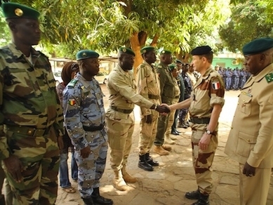 La politique française en Afrique, au delà de l’aspect humanitaire et militaire, doit revoir sa stratégie (HABIBOU KOUYATE/AFP/Getty Images)
