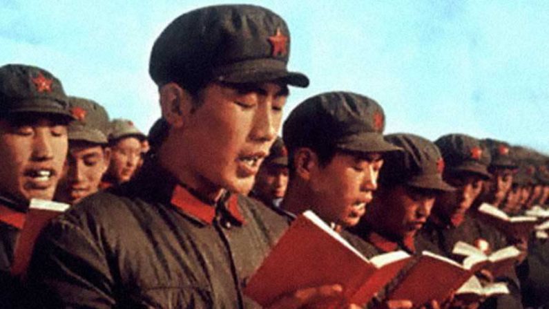 La Révolution culturelle a été une période où « le soleil était rouge » et « le monde était plus sombre ». Tout le monde devait apprendre les paroles de Mao (Getty Images)