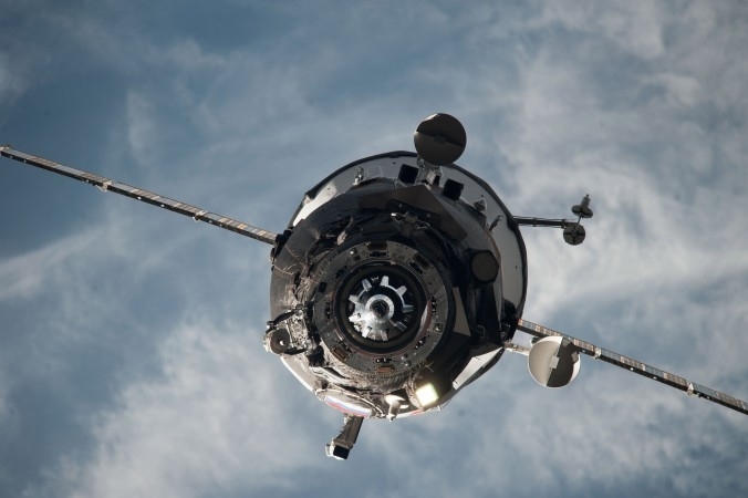 Sur cette photo du 5 février 2014 fournie par la NASA, un véhicule d’approvisionnement approche de la station spatiale internationale. Mercredi 29 avril 2015, la NASA et l’Agence Spatiale Russe ont déclaré la perte totale d’un véhicule d’approvisionnement transportant 3 tonnes de vivres vers la station. Le transporteur est sorti de trajectoire quand il a atteint son orbite mardi 28, après son lancement depuis le Kazakhstan, et les contrôleurs de vol ont été incapables d’en reprendre le contrôle. (NASA via AP)