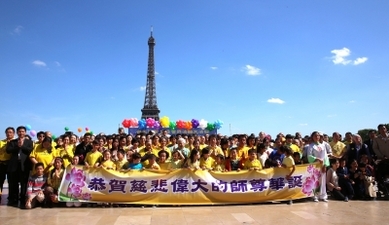Falun Dafa Day 2015: Paris, place des Droits de l’Homme
