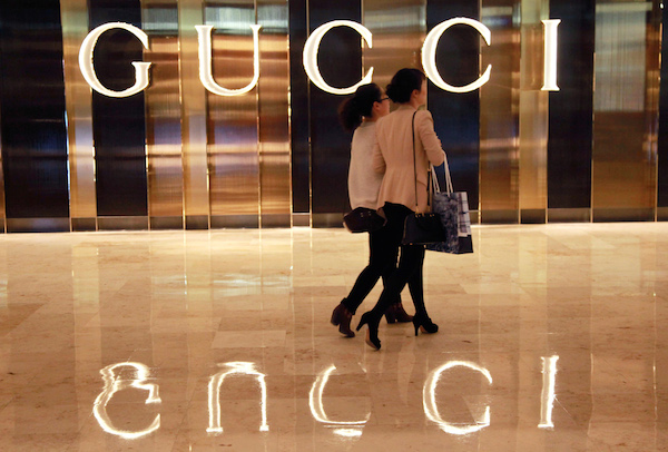 On trouve actuellement  sur Taobao 1 859 vendeurs agréés d’articles Gucci pour près de  85 700 vendeurs non autorisés de la marque. (STR/AFP/ Getty Images)