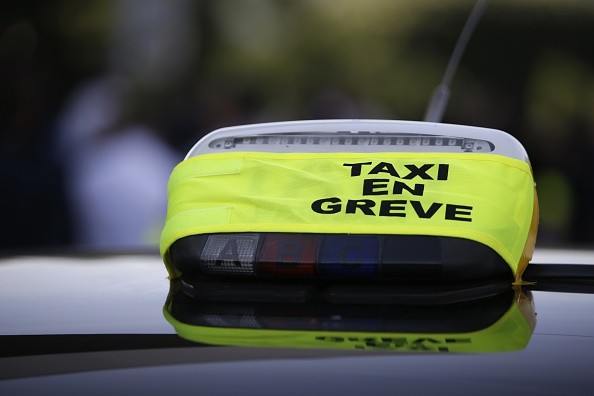 Une lettre critique sur les taxis parisiens fait le buzz sur les médias sociaux (KENZO TRIBOUILLARD/AFP/Getty Images)