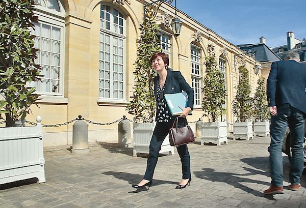 Carole Delga la secrétaire d’État chargée du Commerce, de l’Artisanat, de la Consommation et de l’Économie sociale et solidaire a annoncé le 4 juin 2015 le lancement de l’Indication Géographique (IG) dans le cadre de la nouvelle loi sur la consommation. (Jacques Demarthon/AFP/Getty Images)