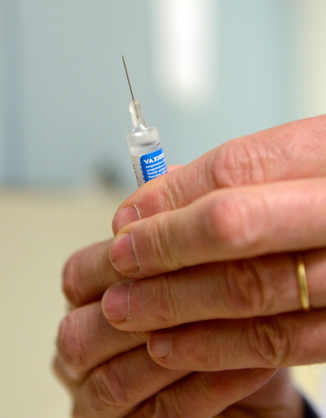 Pas de liberté de choix pour les familles vis-à-vis de la vaccination obligatoire, même si son efficacité médicale est de plus en plus remise en question (Denis Charlet/AFP/Getty Images)