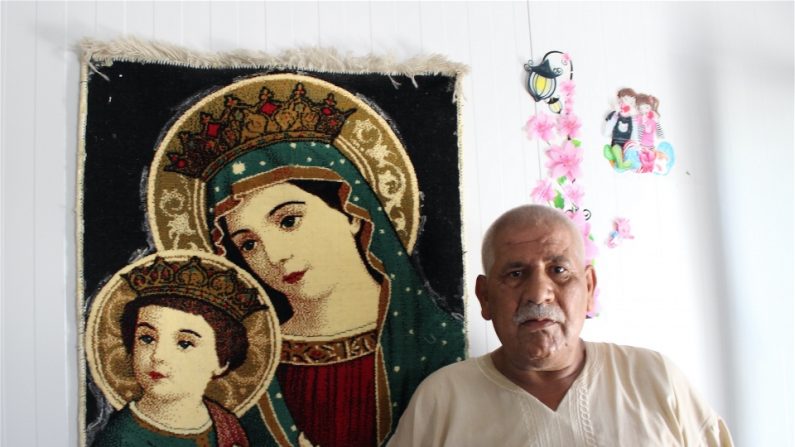 Basim Mansour Yohanna est un chrétien assyrien de 55 ans, qui a fui pour échapper à l’État islamique à l’été 2014. Il se sent trahi par ses voisins arabes qui sont restés sur place et ont pillé sa propriété. (Florian Neuhof/IRIN)