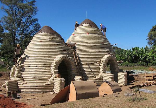 Construction des dômes à Madagascar. (FraTerre)