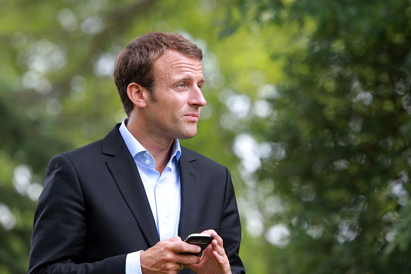 Emmanuel Macron, ministre de l’Économie serait plus apprécié par les Français et les sympathisants de gauche que le patron du Parti socialiste Jean-Christophe Cambadélis. (NICOLAS TUCAT/AFP/Getty Images)

