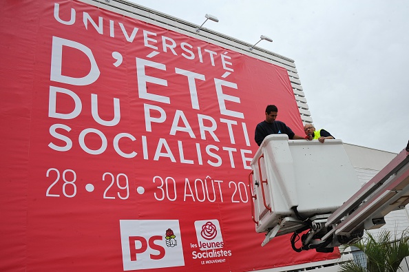La grande affiche de L'Université d'été du Parti socialiste à la Rochelle du 28 et 30 août. (XAVIER LEOTY/AFP/Getty Images)