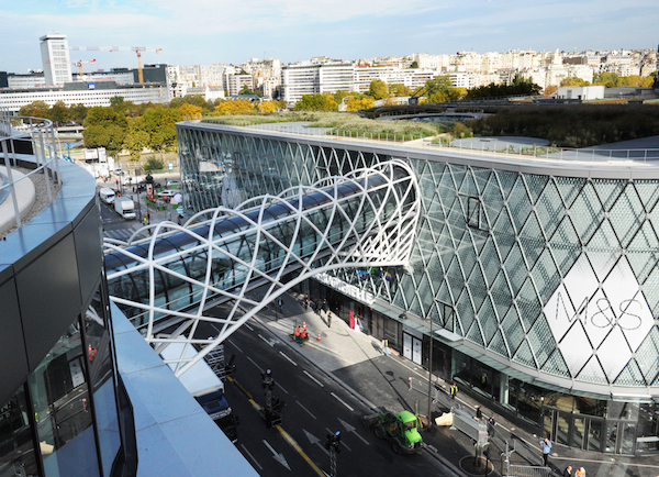 Le centre commercial Beaugrenelle (Paris 15e) a été classé en zone touristique internationale en raison des nombreux hôtels aux alentours. Le quartier est la quatrième capacité hôtelière à Paris. (ERIC PIERMONT/AFP/Getty Images)