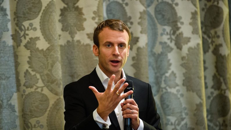 Emmanuel Macron, devant les investisseurs londoniens à l'Ambassade française, ce jeudi 24 septembre. (LEON NEAL/AFP/Getty Images)