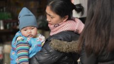 La police menace un couple chinois: « Votre bébé ou votre emploi et votre adhésion au Parti »