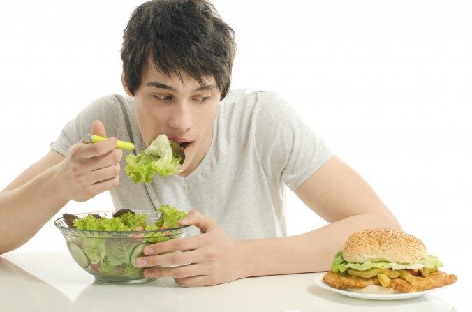 Peut-on avoir trop peur de mal manger? (iulianvalentin/iStock)