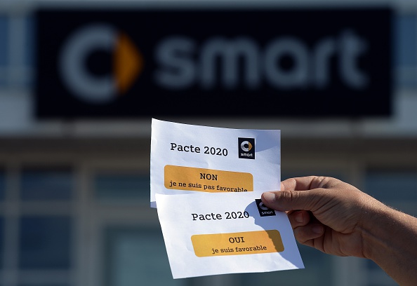 Un vote consultatif le 11 septembre à l’usine de Smart à Hambach en Moselle s’est avéré favorable à une extension du travail à 39h contre sécurité de l’emploi et meilleur salaire. (PATRICK HERTZOG/AFP/Getty Images)
