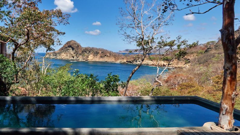 Vivre dans les arbres avec le luxe d'une piscine surplombant une plage dorée sur l'océan Pacifique, tout est possible au Nicaragua. (Charles Mahaux)
