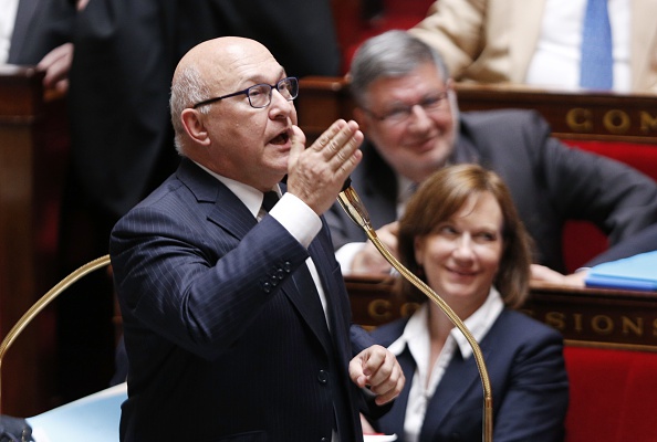 Le ministre des Finances, Michel Sapin, s’exprimant à l’Assemblée Nationale le 15 avril 2015. (FRANCOIS GUILLOT/AFP/Getty Images)