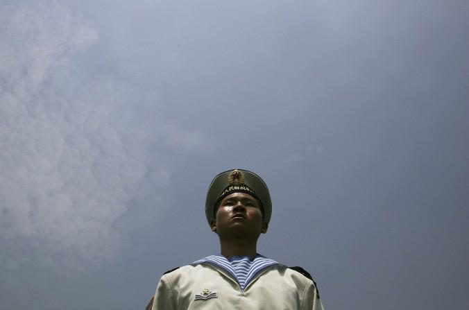 Un soldat de la marine de l'Armée populaire de libération (APL) à Hong Kong le 1er mai 2007. (MN Chan / Getty Images)