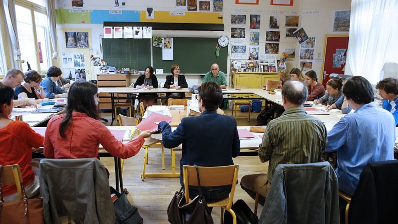 Un conseil de classe d'école primaire se réunit dans une école du 9ème arrondissement parisien, le 1er septembre 2015. ( THOMAS SAMSON/AFP/Getty Images)