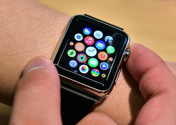 L'Apple Watch provoquerait des rougeurs et des brûlures chez certains utilisateurs (JUNG YEON-JE/AFP/Getty Images)