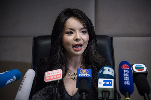 Anastasia Lin, actrice de 25 ans et nouvelle Miss Monde Canada, donne une conférence de presse à Hong Kong le 27 novembre 2015, après que la Chine ait bloqué son entrée dans la ville balnéaire de Sanya pour le concours qui a lieu le mois prochain. (PHILIPPE LOPEZ/AFP/Getty Images)
