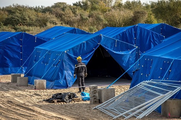 Des tentes en train d’être installées le 5 novembre 2015 dans la « jungle » de Calais. (PHILIPPE HUGUEN/AFP/Getty Images)