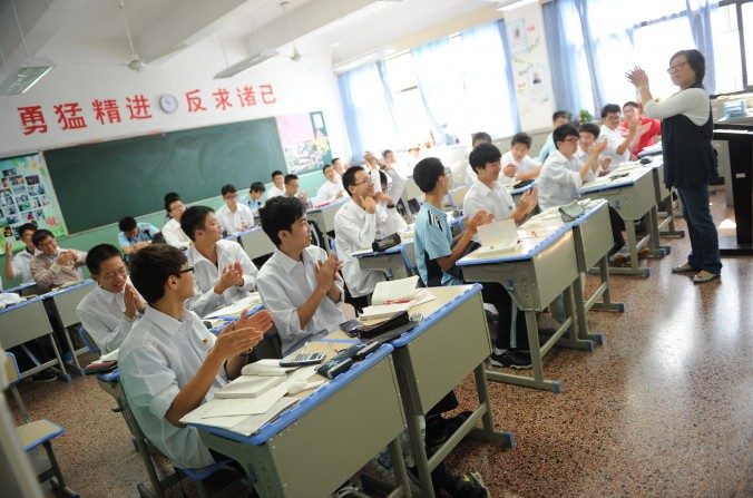Une classe de collège à Shanghai, le 15 octobre 2012. (Peter Parks/AFP/Getty Images)