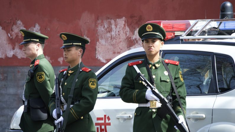 Policiers en Chine (Domaine public)