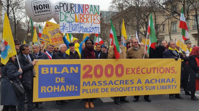 Le défilé des manifestants alertant sur la situation des Droits de l'homme en Iran. (David Vives/Epoch Times)