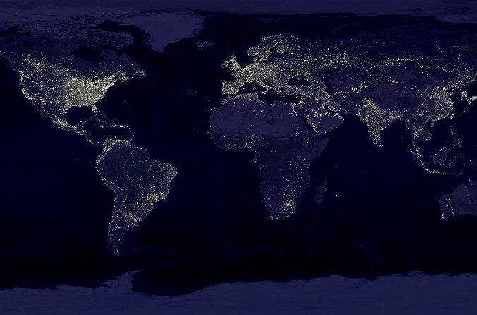 Photo de la terre de nuit. (Marc Imhoff / NASA)