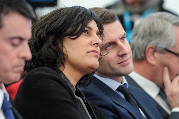 Le Premier ministre, la ministre du travail et le ministre de l'Économie réunis le 22 février dernier lors d'une visite à l'entreprise Solvay dans l'est de la France. (SEBASTIEN BOZON/AFP/Getty Images)
