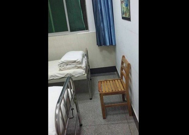 Une photo de Lao Yeli montre la pièce où il était gardé à l'hôpital psychiatrique. (RFA)