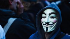 Guerre en Ukraine : Anonymous pirate des médias russes et diffuse des images du conflit