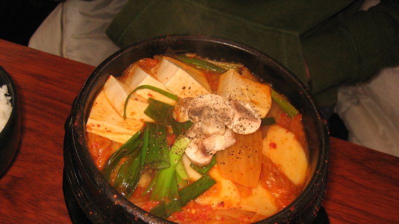 Le kimchi est une choucroute coréenne très épicée mais excellente pour la santé à plus d’un titre.(wikimedia)