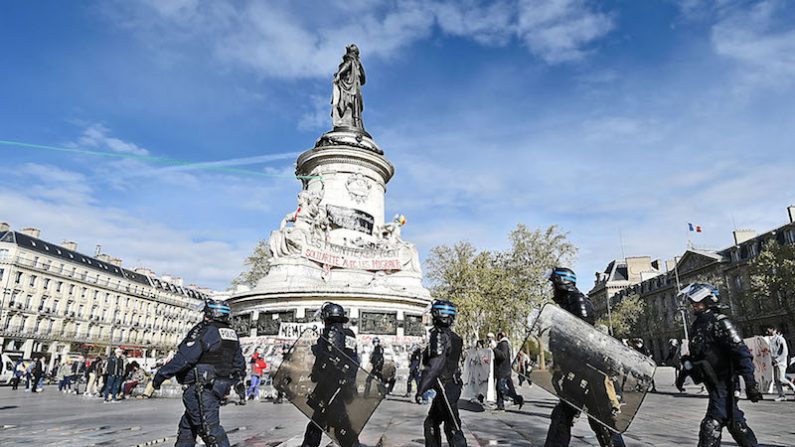 Manifestation Place de la République le 29 avril dernier. (MIGUEL MEDINA/AFP/Getty Images)