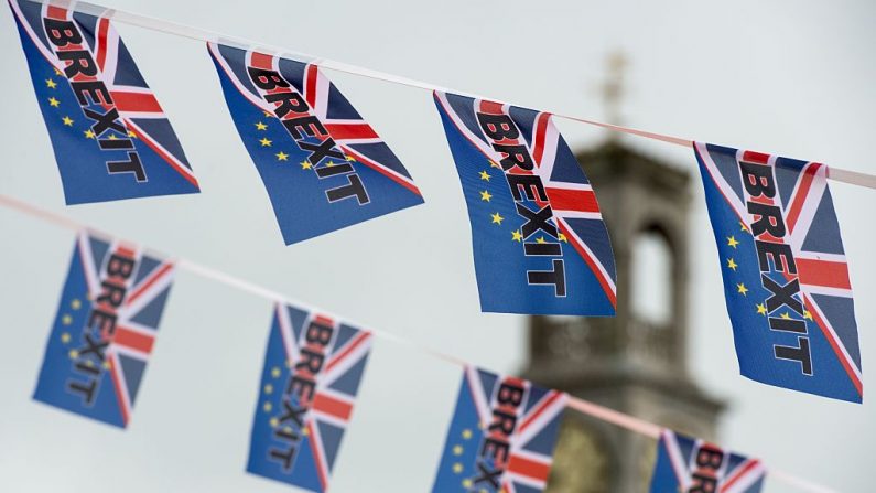 Des drapeaux pro-Brexit flottent sur un bateau de pêche à Ramsgate, Angleterre.(Chris J. Ratcliffe/AFP/Getty Image)