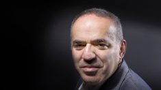 Gary Kasparov mène sa partie d’échecs contre les dictatures