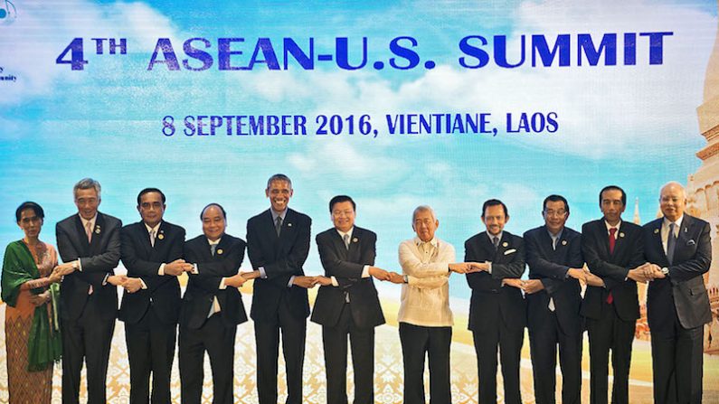 Les dirigeants de l’ASEAN autour du président américain Barack Obama. (YE AUNG THU/AFP/Getty Images)