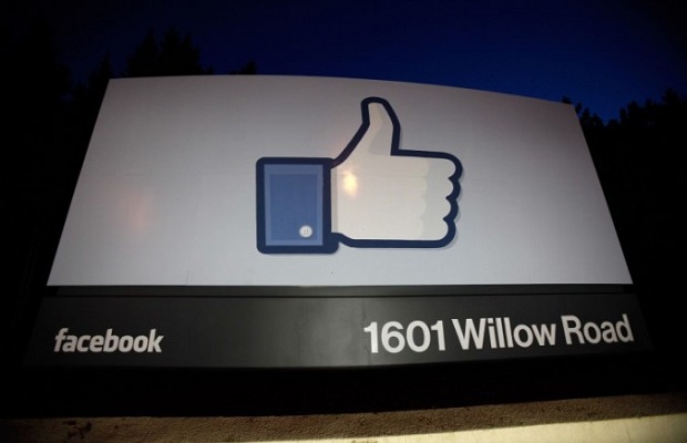 Un symbole «  j’aime » trône à l’entrée du siège de Facebook à Menlo Park, en Californie, sur cette photo d’archive. Une nouvelle étude de l’Université de Cambridge et de l’Académie nationale des sciences fait le lien entre vos « j’aime » et votre personnalité. (Stephen Lam/Getty Images) 