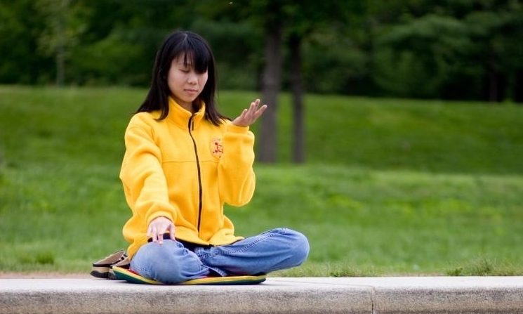 Les chercheurs ont constaté des changements dans l’activité cérébrale des participants qui ont assisté à un cours de méditation. (Epoch Times) 