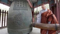 Deux histoires de jeunes moines chargés de sonner la cloche