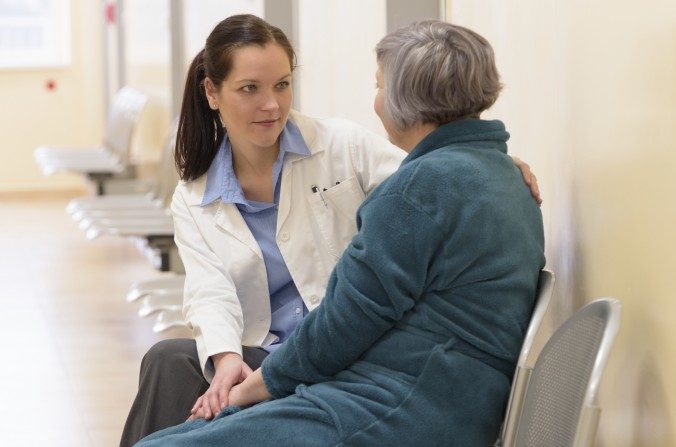 La relation entre le médecin et son patient représente un enjeu inestimable dans le traitement. (CandyBoxImages/iStock)