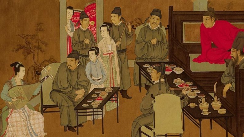 Un joueur de pipa dans le célèbre tableau de la période Tang, Banquets nocturnes de Han Xizai. (Peinture de la dynastie Tang)