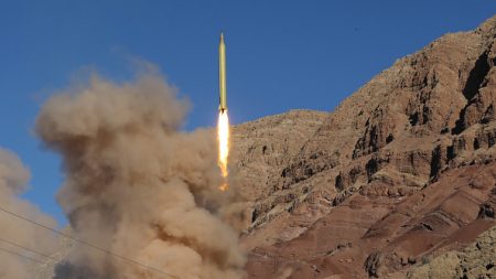 L’Iran défie la communauté internationale et effectue un test de tir de missiles
