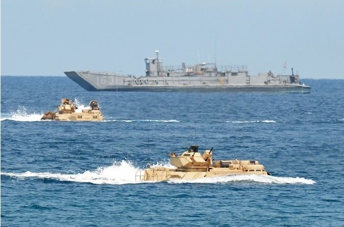 Les navires américains patrouillent près des territoires contestés en mer de Chine méridionale. (Photo: TED ALJIBE / AFP / Getty Images)