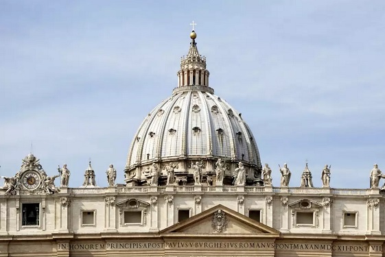Le dôme de la basilique Saint-Pierre au Vatican à Rome le 22 septembre 2011. (Peter Probst/Shutterstock)