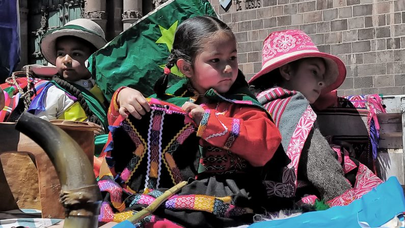 Des enfants quechua à Cuzco, au Pérou.
Rod Waddington/Flickr, CC BY-SA