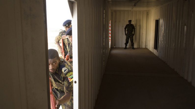 Des soldats du Mozambique, à l'entraînement lors d'un exercice militaire à Djibouti.
US Army/Flickr, CC BY